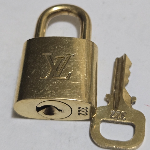 Louis vuitton Lock and key 300's Series - Picture 10 of 16